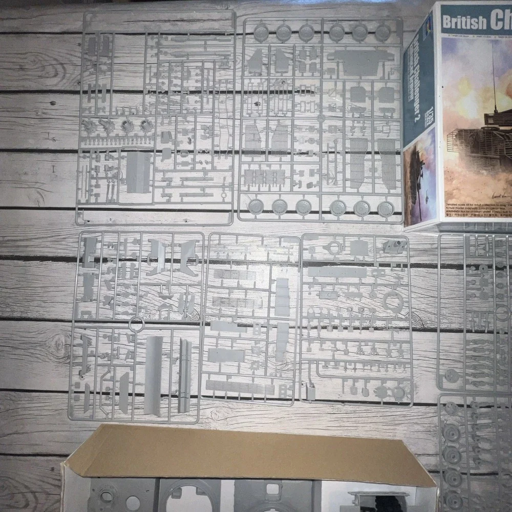 Trumpeter 01522 1/35 British Challenger 2 Enhanced Armour - New Open Box